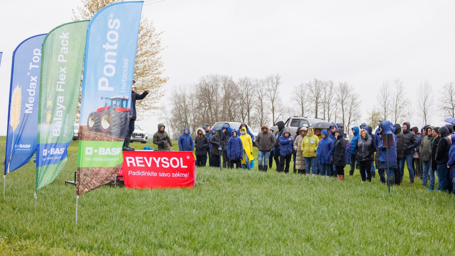 Lauko dienos festivalis Revydas laukuose žieminių kviečių ir rapsų